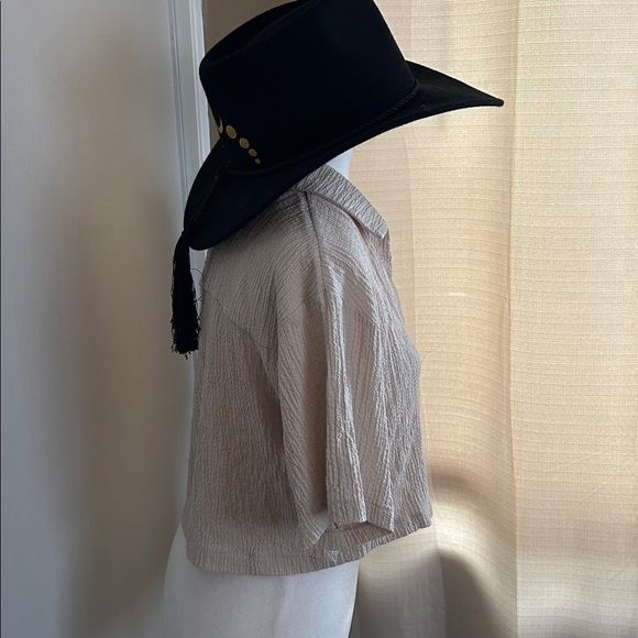 Beige Button-Up Women's cropped blouse - Picture 3 of 7